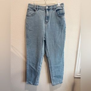 High Waisted Light Wash Mom Jean - Size 30